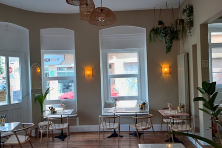 LUUC Café Deli Wein