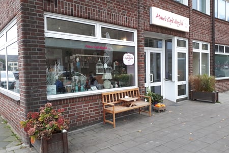 Mones Café Herzlich