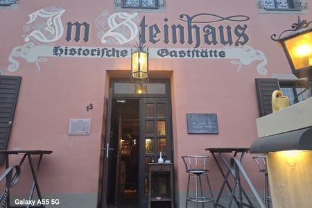 Pastis im Steinhaus