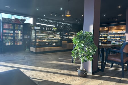 Starbake Bakery & Cafe
