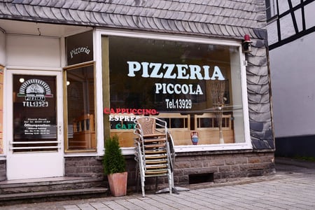 Steh-Pizzeria Piccola
