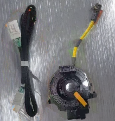 Mola de relógio + Chicote de funções multimídia (Apenas para carro sem volante com multifunções de origem)
