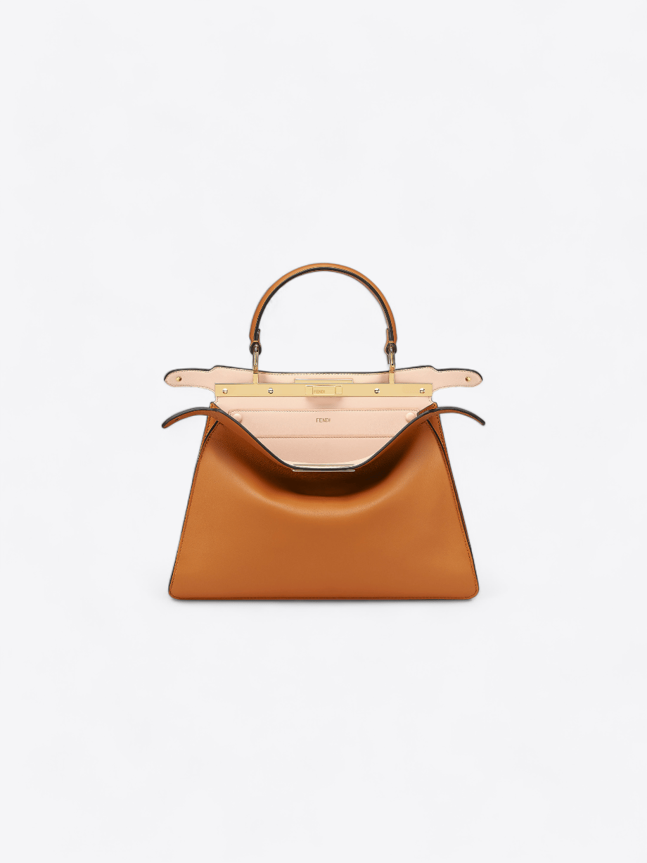 Fendi Peekaboo ISeeU Medium Tasche in Braun, überraschendes pinkes Innenfutter.