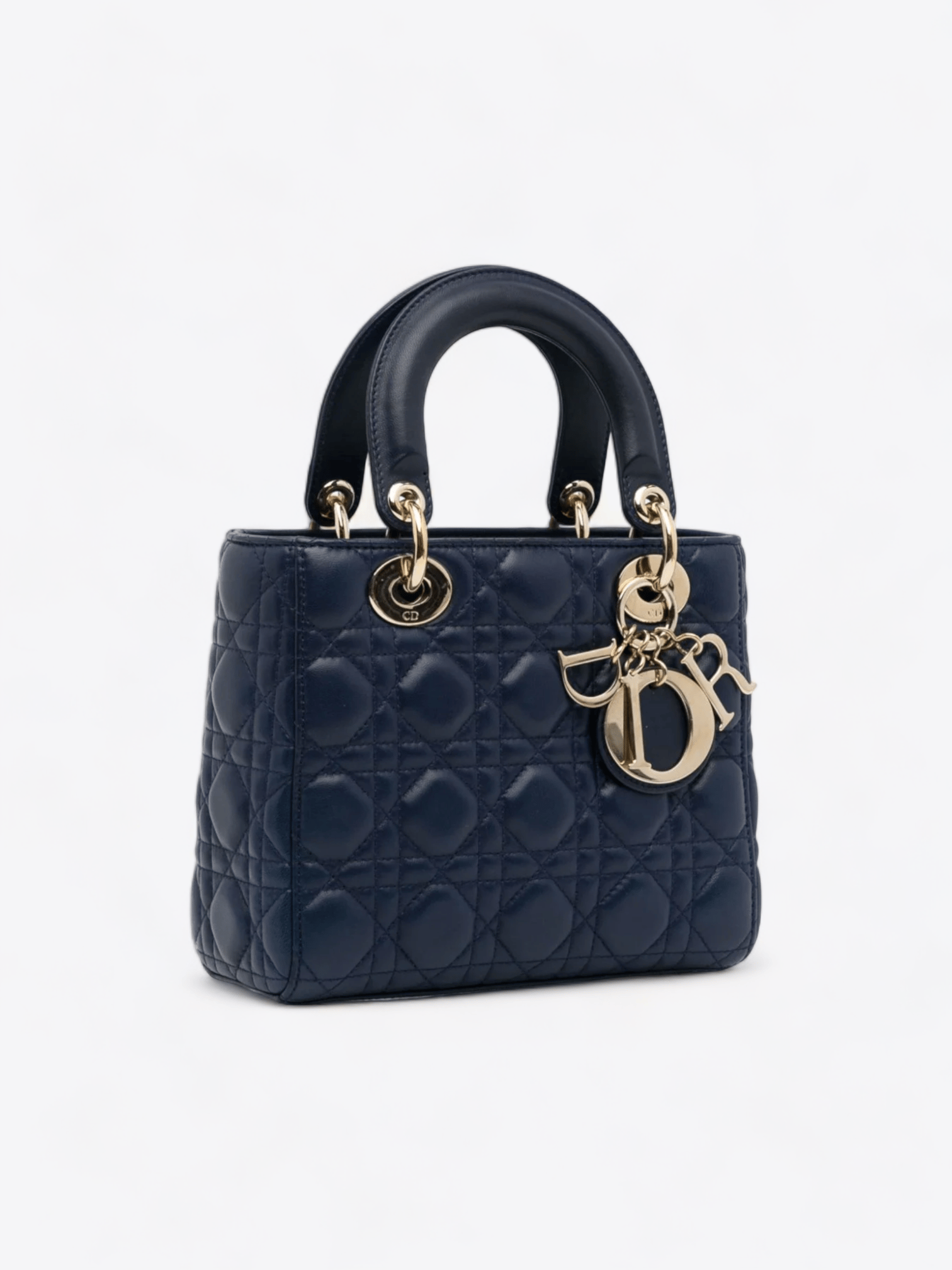 Blaue Lady Dior Handtasche mit gesteppter Textur und metallischen Charms