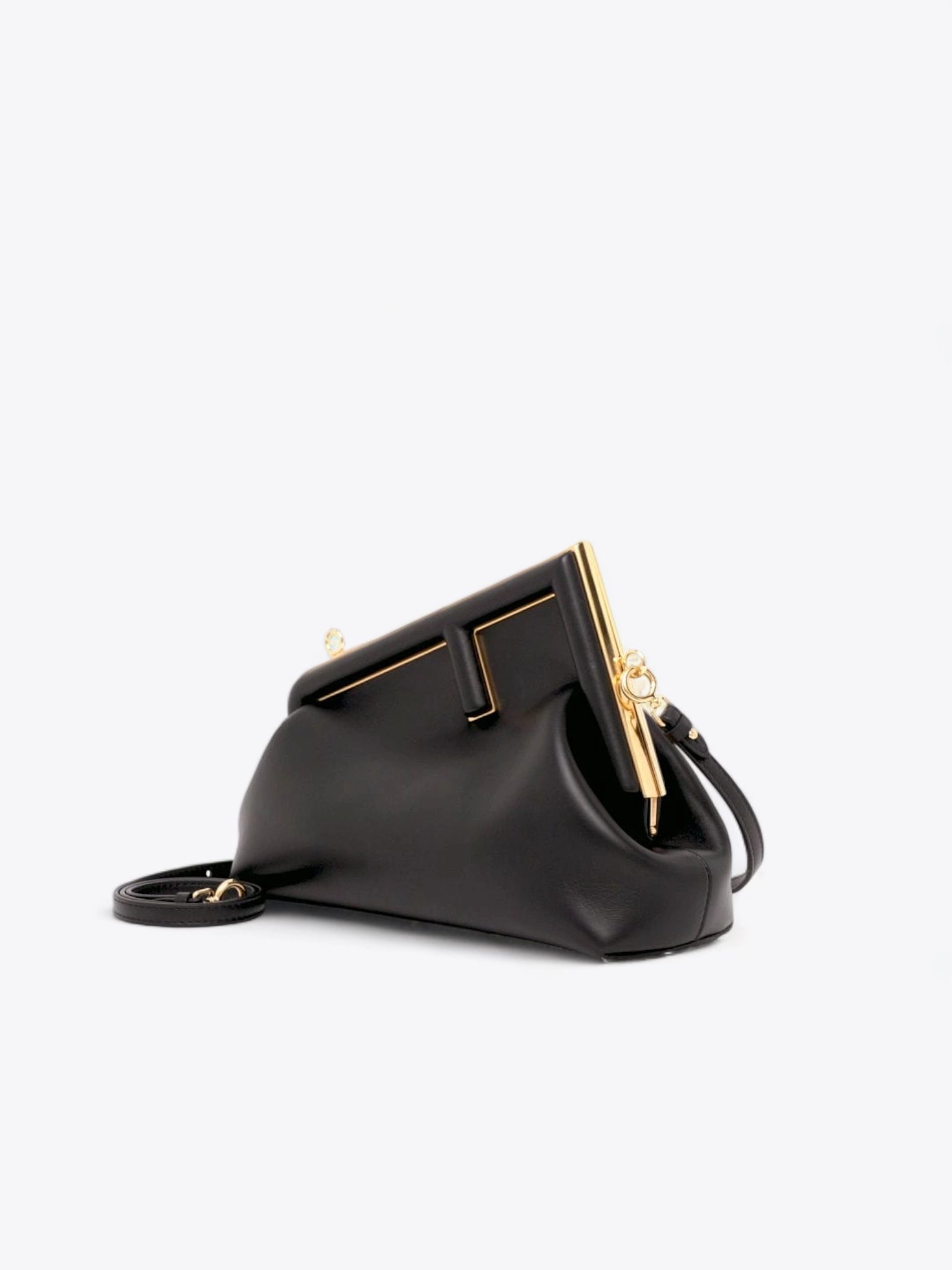 Fendi First Handtasche aus schwarzem Leder mit FF-Innenfutter, verfügbar bei welPop.