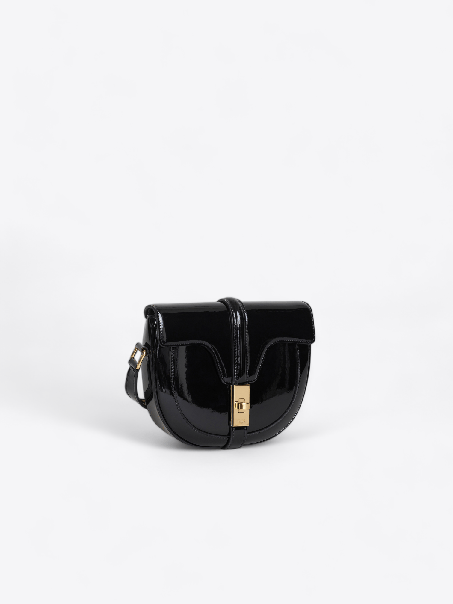 Pariser Chic zum Mieten: Gönnen Sie sich die zeitlose Eleganz der Celine Besace 16 Lacktasche für besondere Anlässe oder um Ihren Alltag zu verschönern.