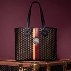 Pourquoi le fourre-tout en toile de Moynat est le sac incontournable de la saison