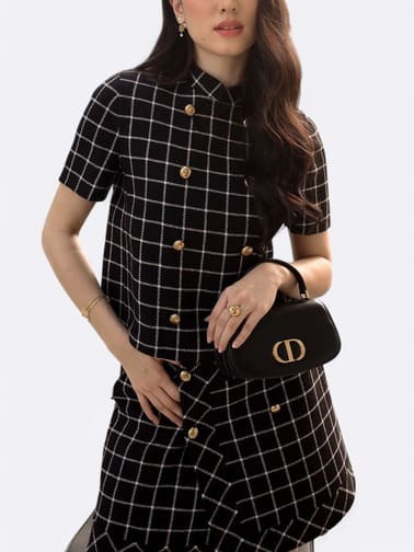 Schwarze Dior Avenue Montaigne Tasche aus glattem Leder zum Mieten bei welPop - Pariser Eleganz mit ikonischem CD-Verschluss und abnehmbarem Schulterriemen