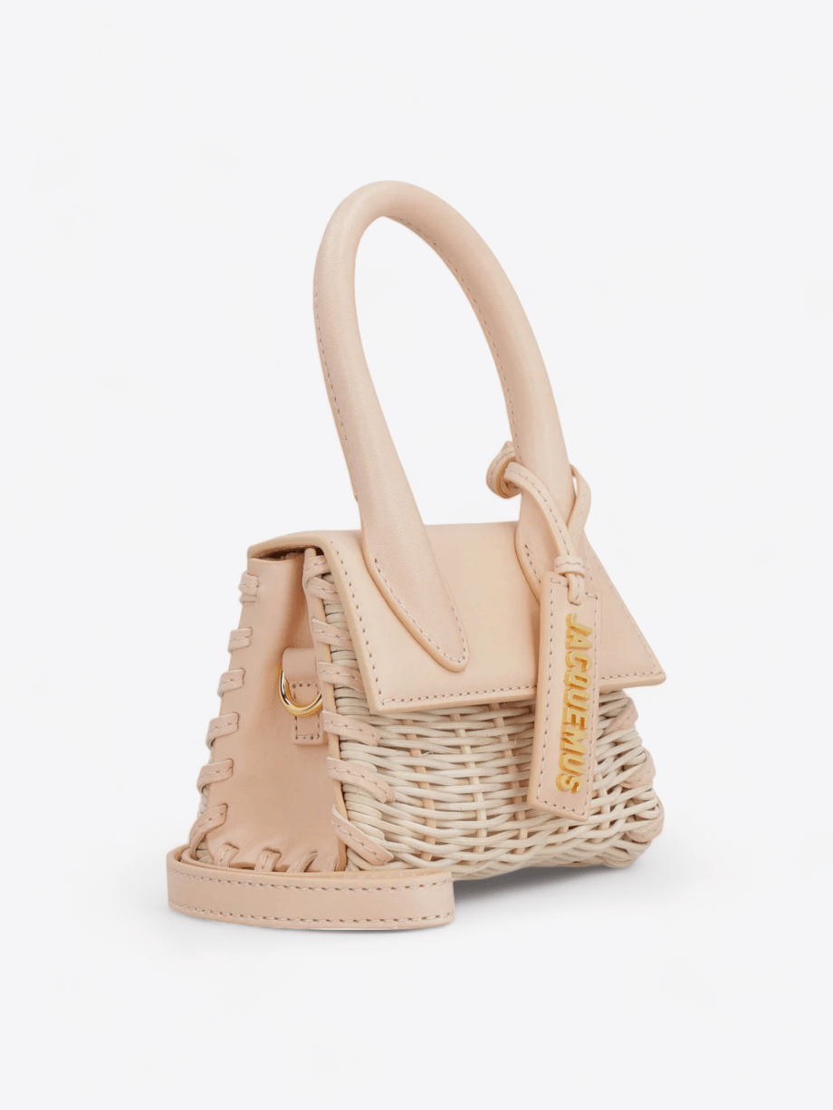 Kleine Jacquemus Chiquito Handtasche aus glattem Leder und Raffia mit Schulterriemen.