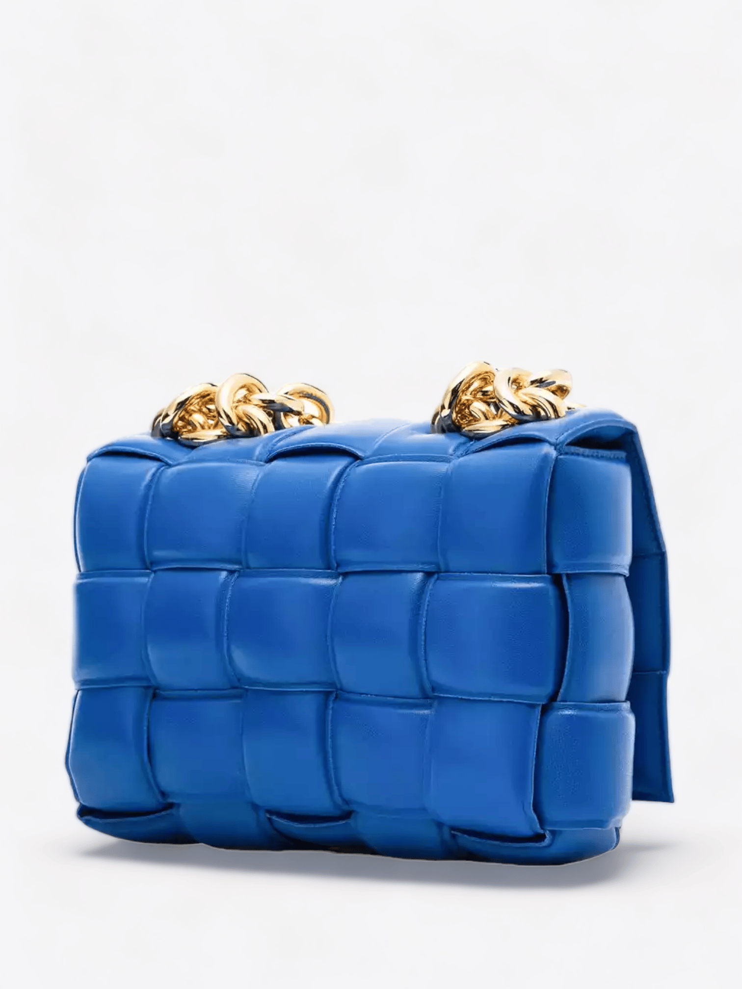 Bottega Veneta Cassette Handtasche aus elektrisch blauem Leder mit goldener Kette