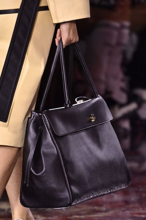 Grand sac Chanel noir – Location sac Chanel grand format pour déplacements 