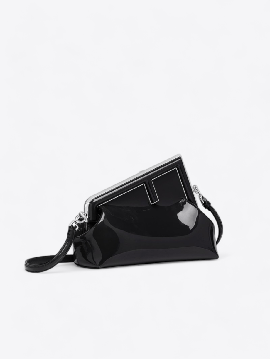Modeikone: Fendi First in schwarzem Lackleder zu vermieten.