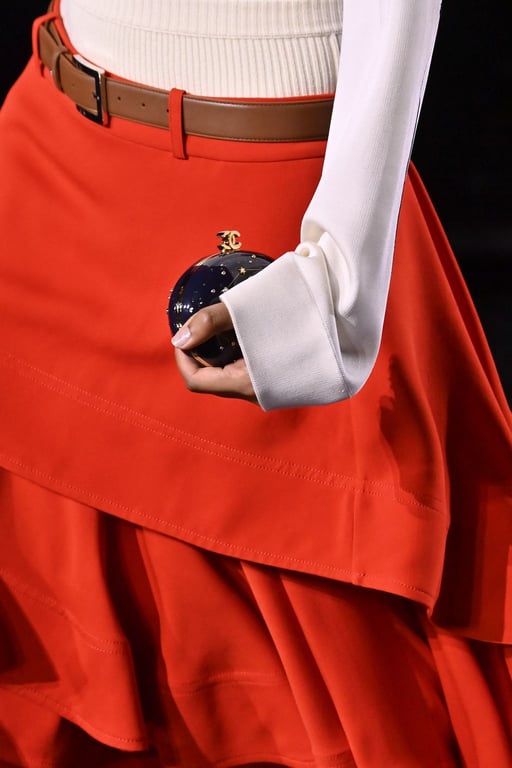 Pochette Chanel noire – Louer un sac Chanel chic pour soirée 