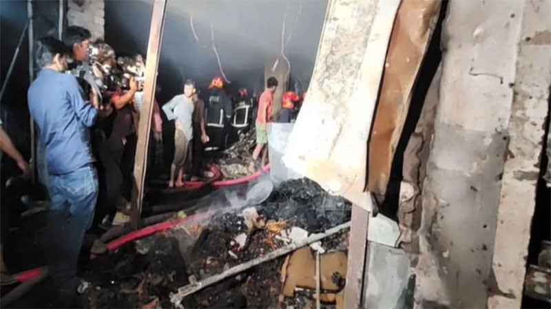 Fire guts most shops at Shewrapara Kitchen Market