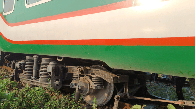 Train derails in Cumilla, Dhaka-bound services suspended