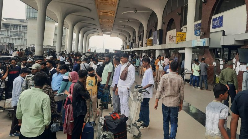 Middle East flights from Dhaka, Ctg airports cancelled, passengers stranded