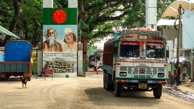 Import-export resumes at Benapole port after Eid break