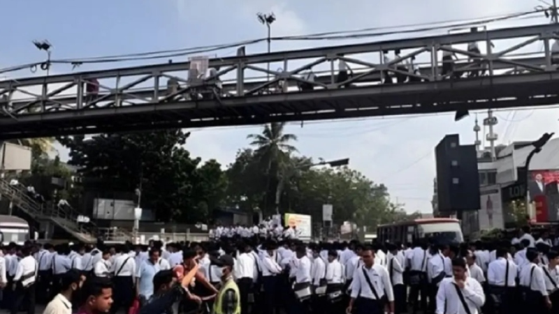 Students lift blockade at Science Lab intersection