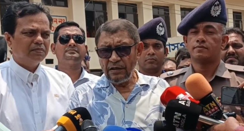Health Minister closes staff during sudden visit to Barishal hospitals