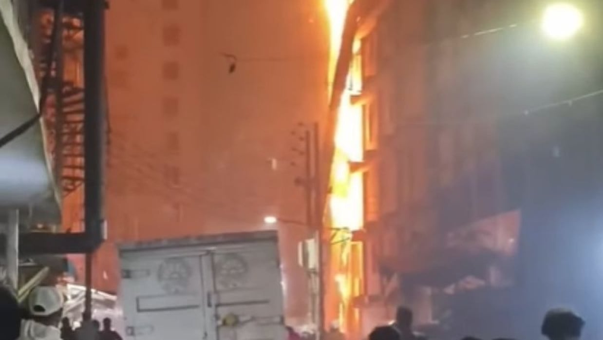 No specific information about Mirpur building catches fire: Fire s Curated by Alerts360