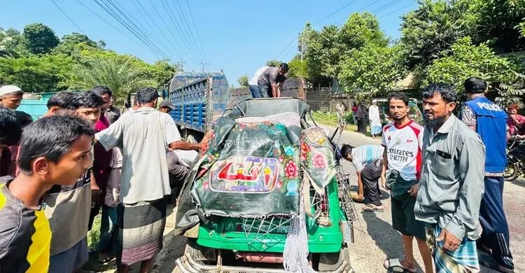 2 Killed, 4 Injured in Pickup-CNG Auto-Rickshaw Collision in Tekna