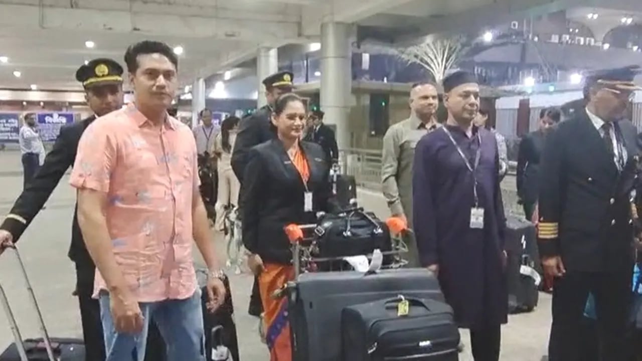 Biman crew stranded in Doha arrive home