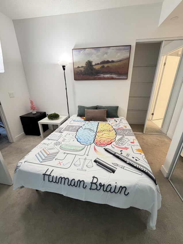 Master Room at 5th Floor - Simcoe St, Toronto — photo 4 of 9