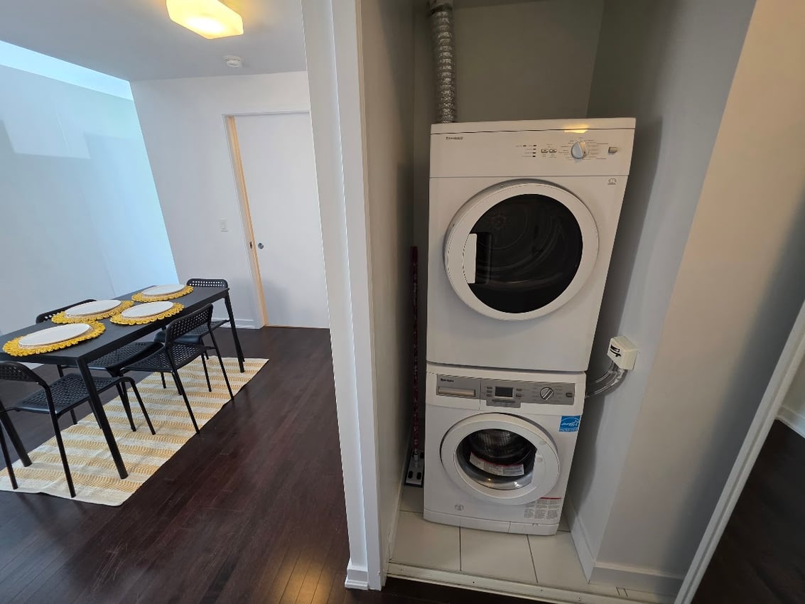 Master Room at 50th Floor - York Street, Toronto — photo 9 of 14