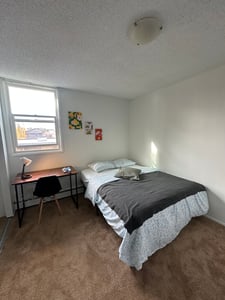 Deluxe Room – 4th Floor - 510 21 Ave SW