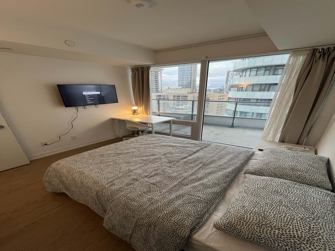 Deluxe Room - Wood St & Church St