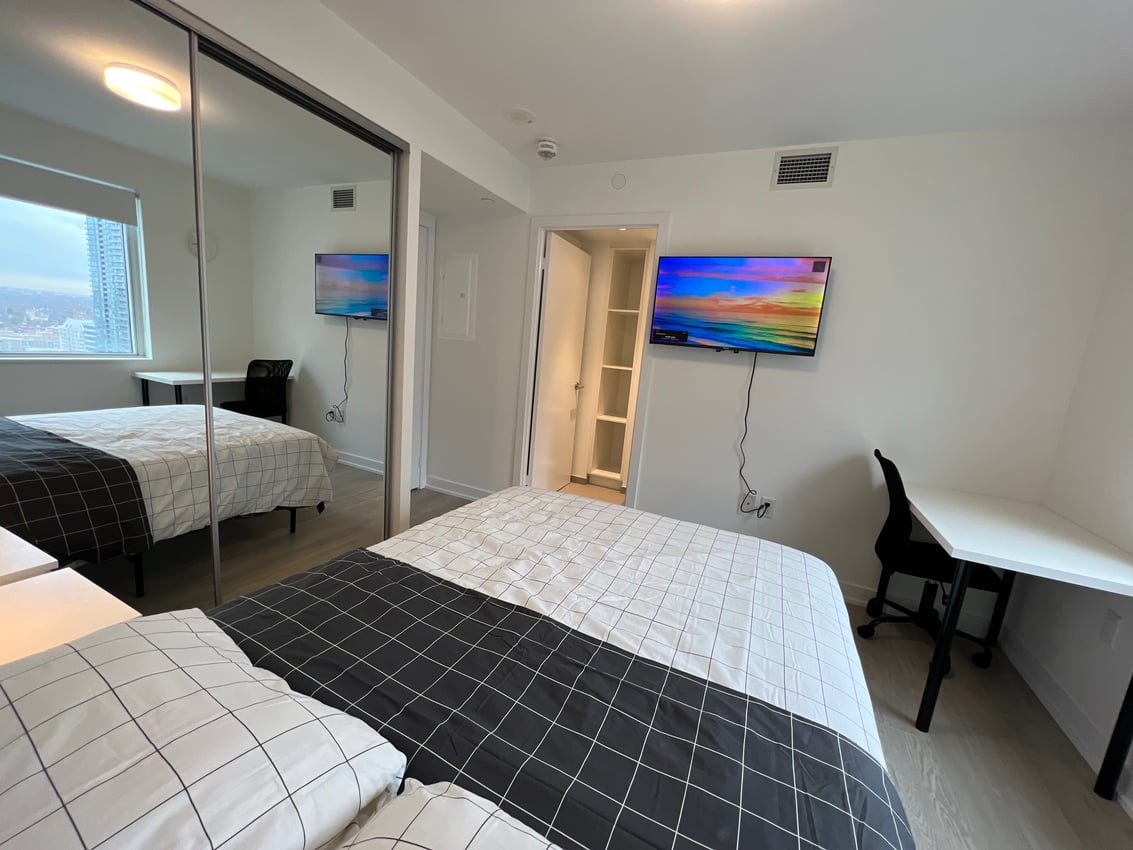 Master Room at 20th Floor - Dunfield Ave, Toronto — photo 3 of 11