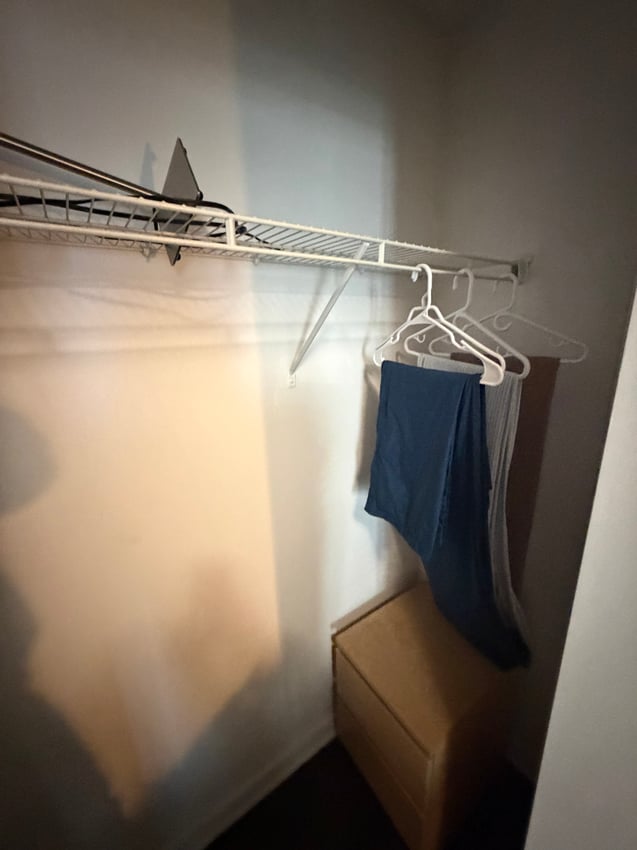 Deluxe Room without Window at 15th Floor - York Street, Toronto — photo 3 of 11