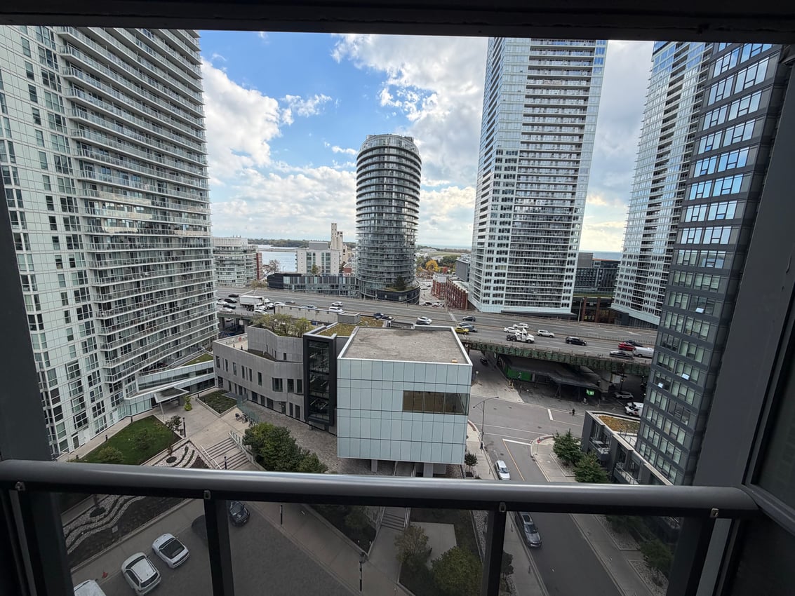 Premium Flex Room at 15th Floor - Queens Wharf Road, Toronto — photo 8 of 8