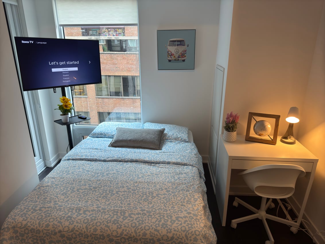 Flex Room - St Patrick St & Dundas St W