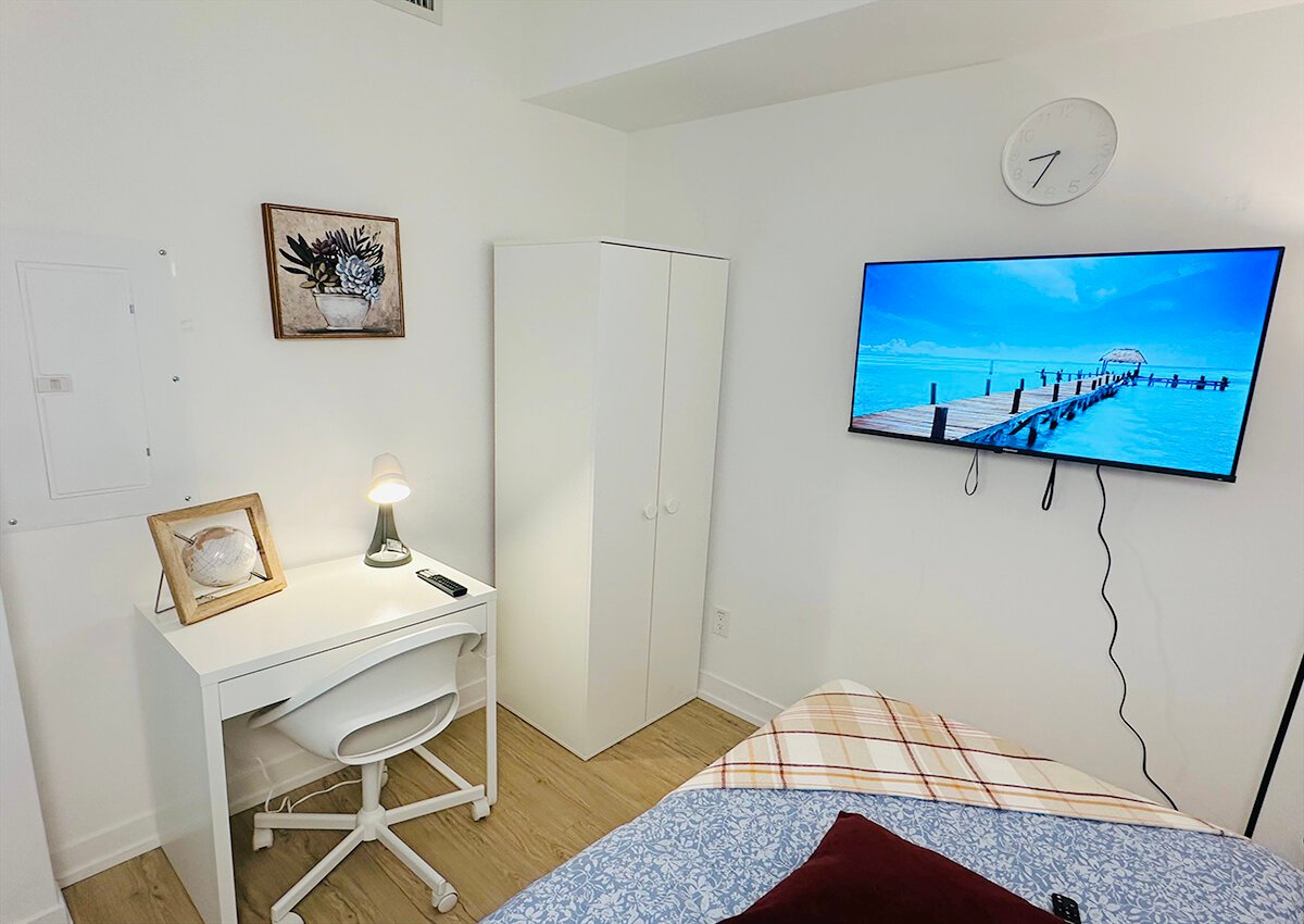 Den Room at 37th Floor - Wood Street, Toronto — photo 2 of 13