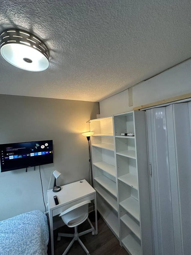 Flex Room with Balcony at 2nd Floor - 1235 11 Ave SW, Calgary — photo 3 of 9