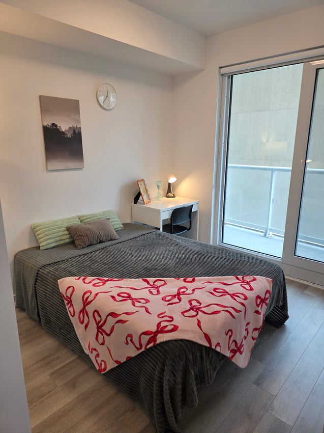 Deluxe Room with Balcony - Dundas St West & Simcoe St