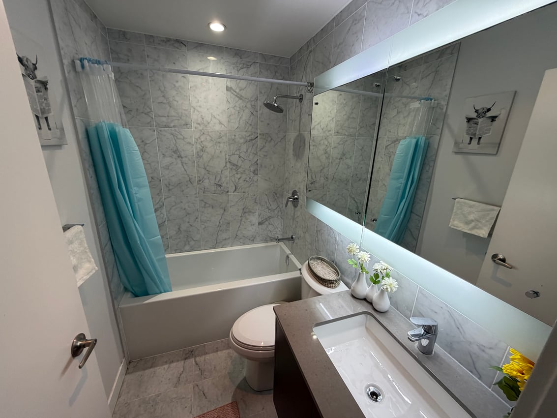 Premium Deluxe at 5th Floor - Queens Wharf Road, Toronto — photo 7 of 13