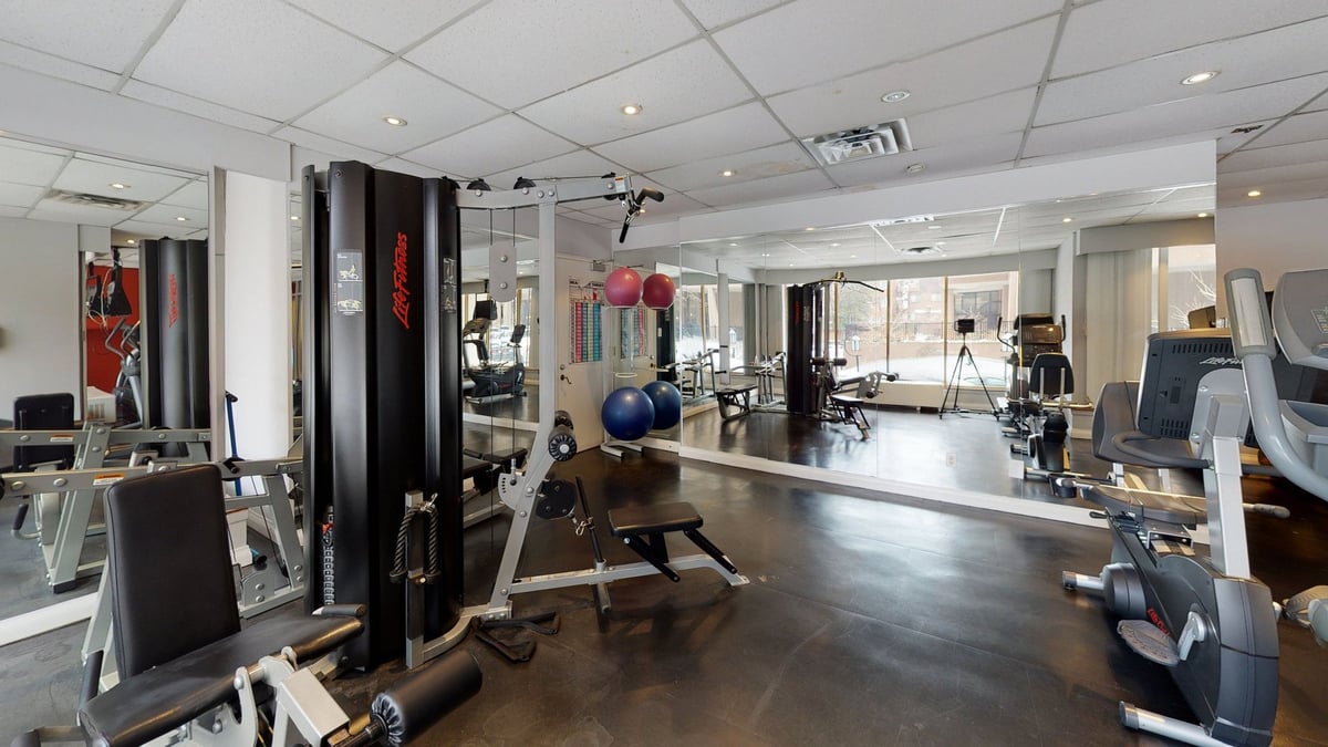 Master Room at 25th Floor - Walmer Road, Toronto — photo 11 of 14