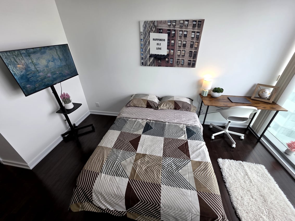 Master Room at 50th Floor - York Street, Toronto — photo 3 of 14