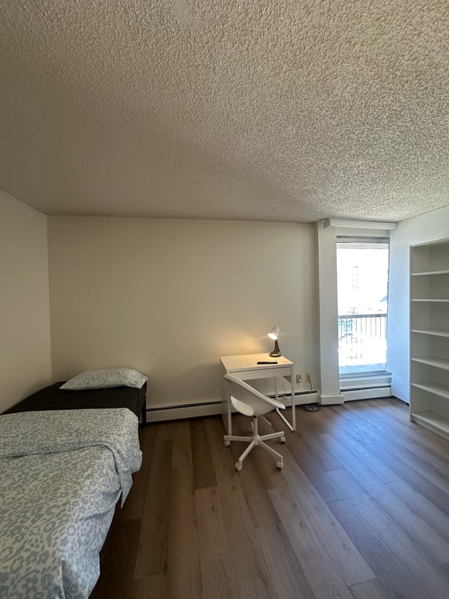 Flex Room with Balcony at 3rd Floor - 720 15 Ave SW, Calgary — photo 3 of 5