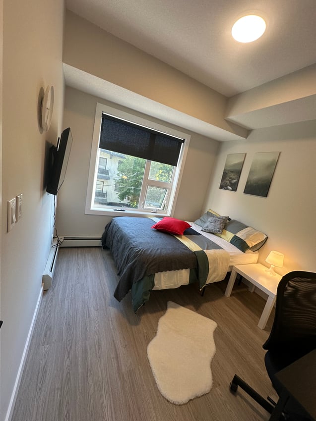 Master Room at 5th Floor - 825 17 Ave SW, Calgary — photo 4 of 18