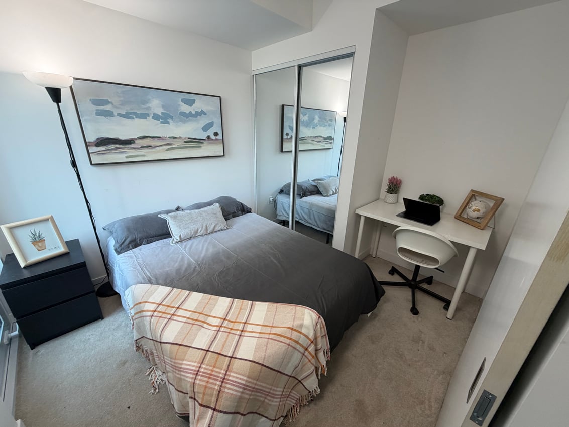 Deluxe Room – 5th Floor - Simcoe St