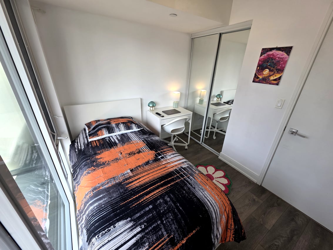 Premium Deluxe at 11th Floor - Mcgill Street, Toronto — photo 4 of 9