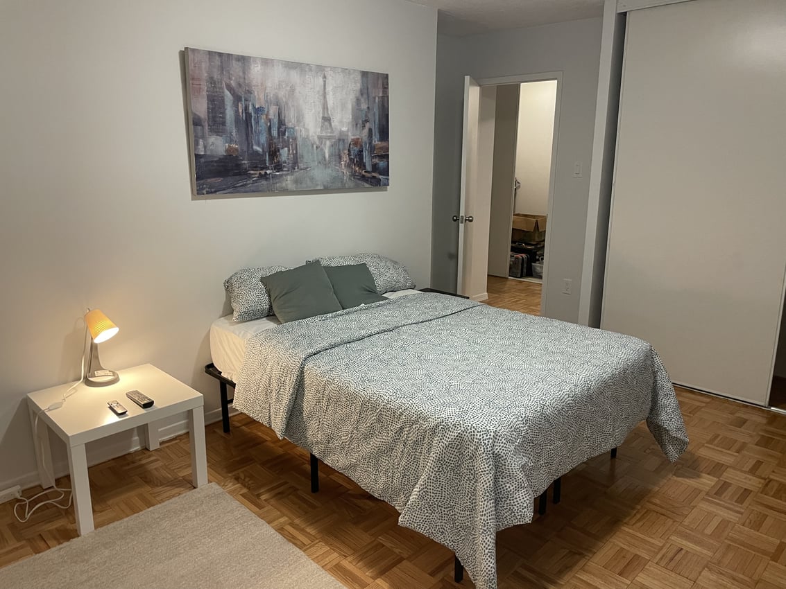 Premium Deluxe - Huntley Street & Bloor Street East
