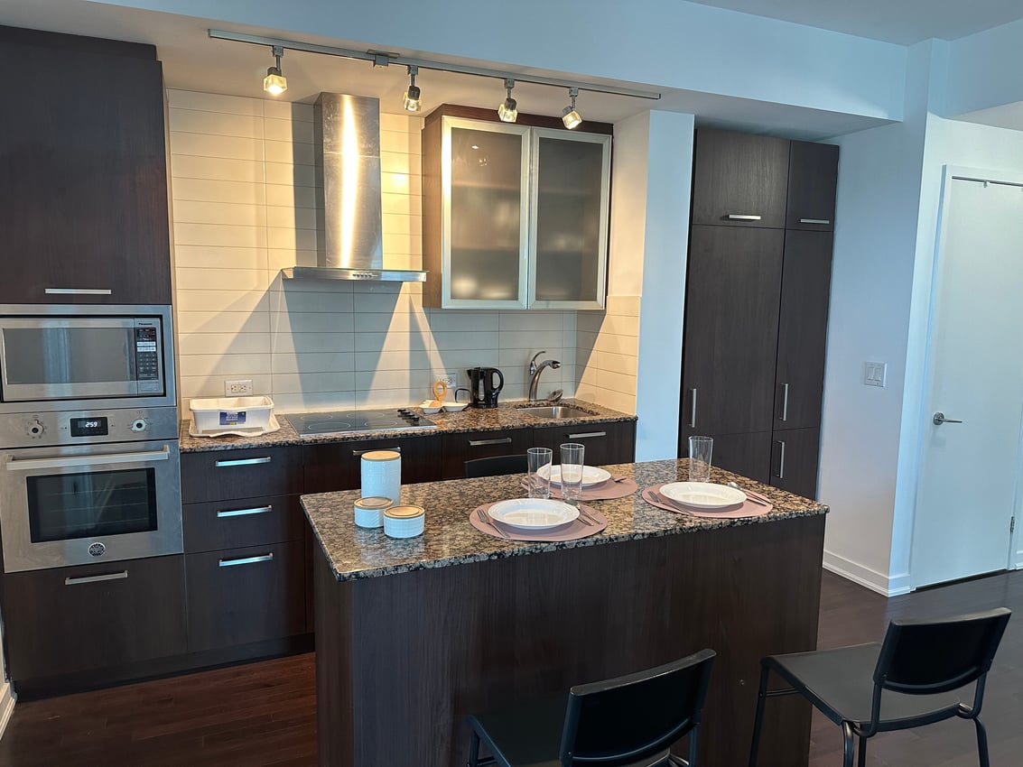 Flex Room at 56th Floor - York Street, Toronto — photo 3 of 12