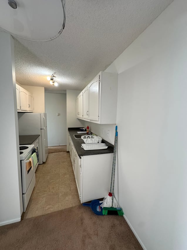 Deluxe Room at 4th Floor - 510 21 Ave SW, Calgary — photo 6 of 9