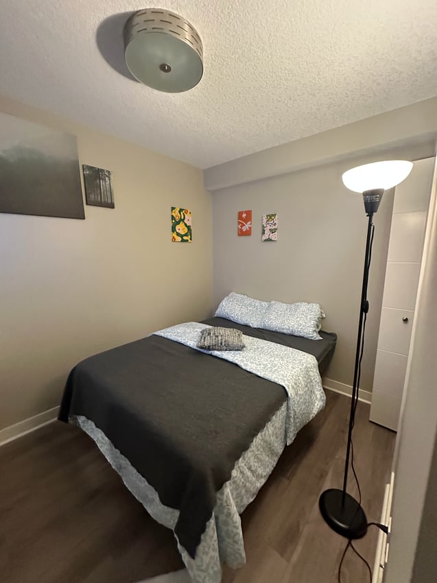 Deluxe Room without Window – 3rd Floor - 1235 11 Ave SW