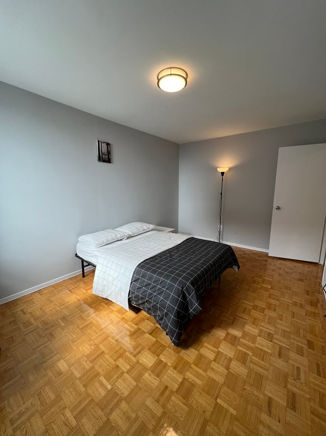 Premium Deluxe - St. Clair Avenue East & Yonge Street