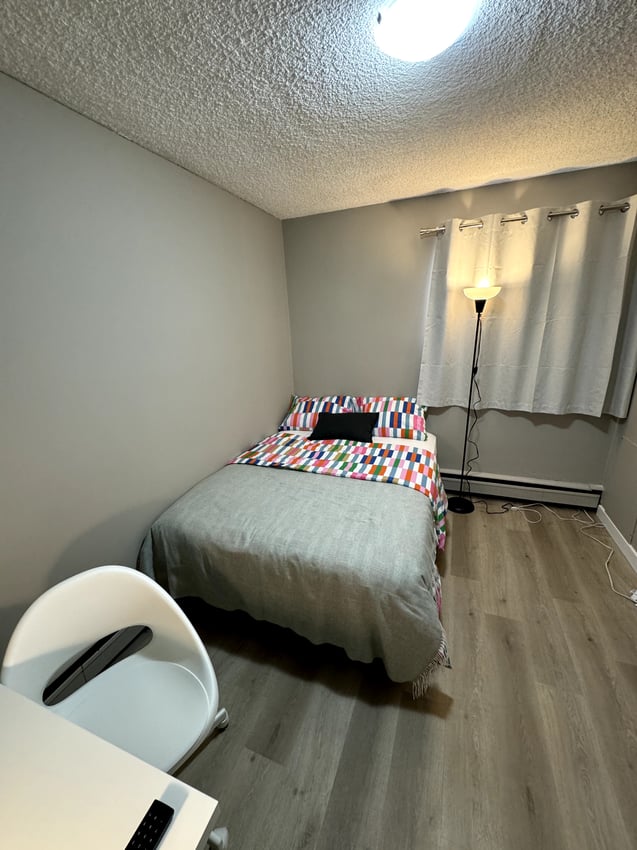 Deluxe Room - 15 Avenue SW & 11 Street SW